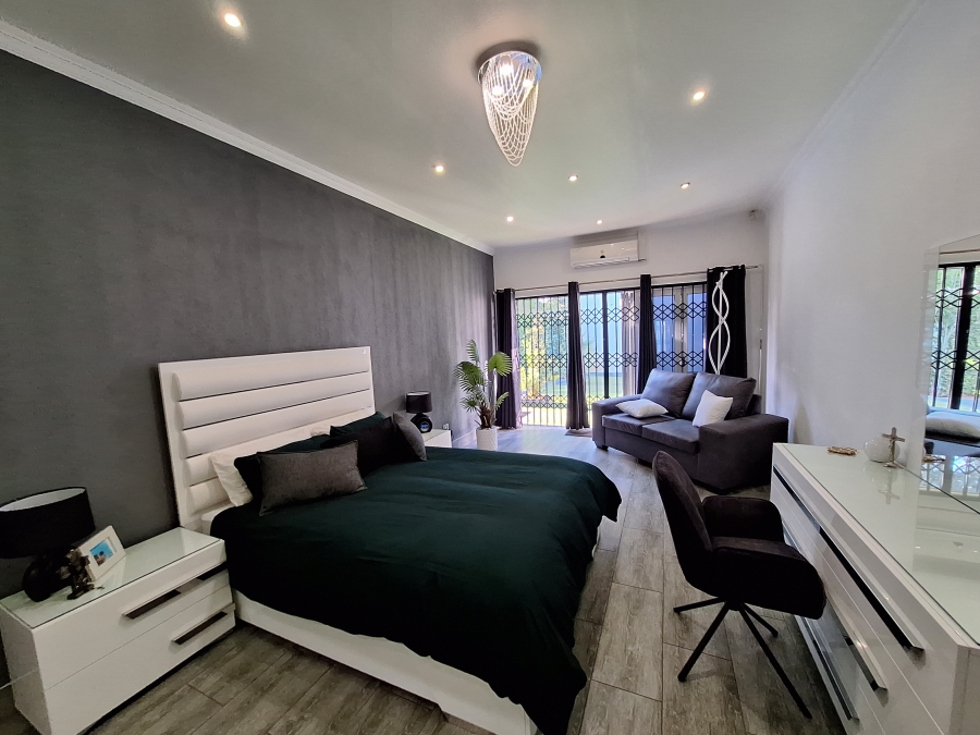 5 Bedroom Property for Sale in Protea Park North West